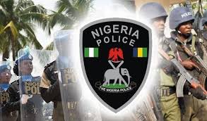 Police arrest sales girl who specializes in stealing phones