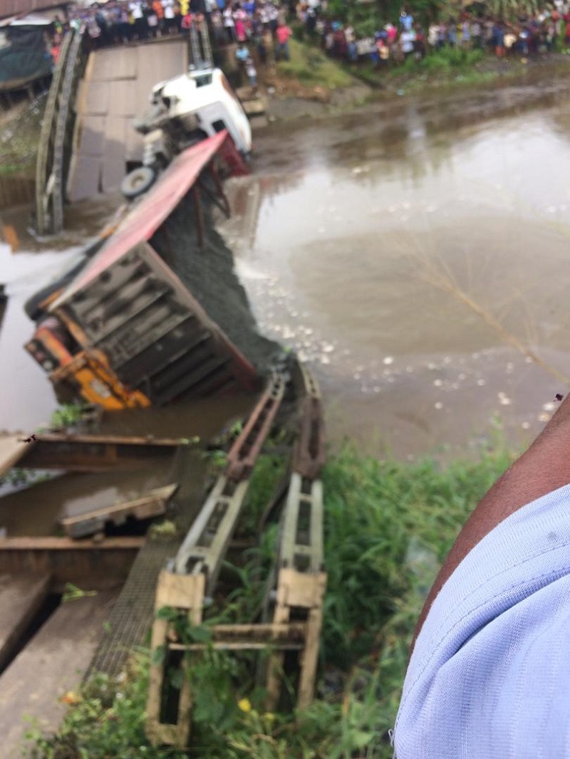 Breaking: Bridge collapses in Bayelsa