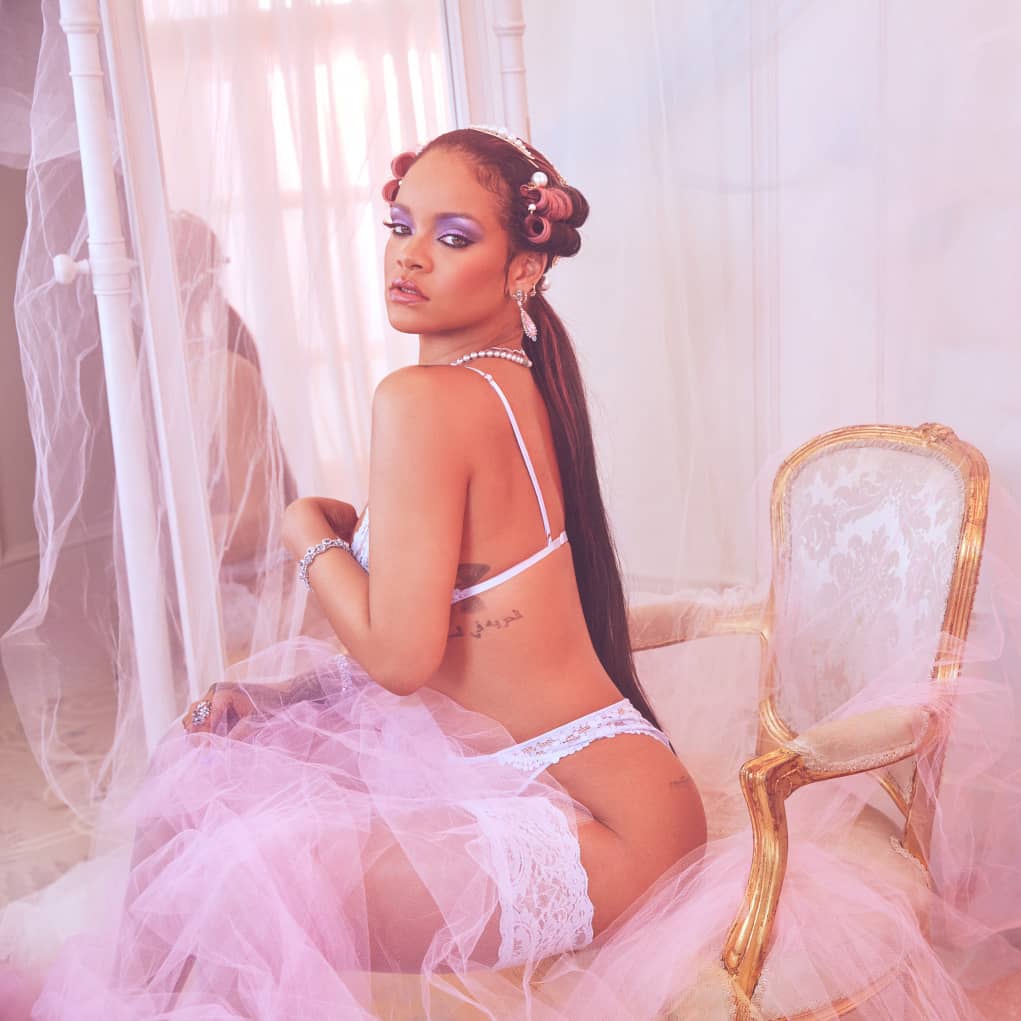 Rihanna titles sensual picture, ' Be Mine'