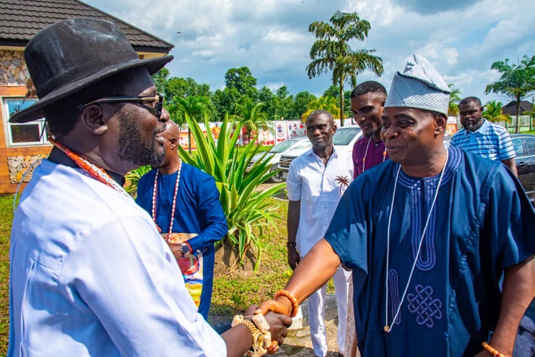 Eghare - Aja of Ugborodo, Uwawah jaw - jaw with Chief Emami after honouring Olu of Warri's invite