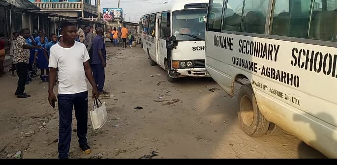 Construct Oguname - Agbarho - Ekrerhavwe Road, indigenes beg Delta government