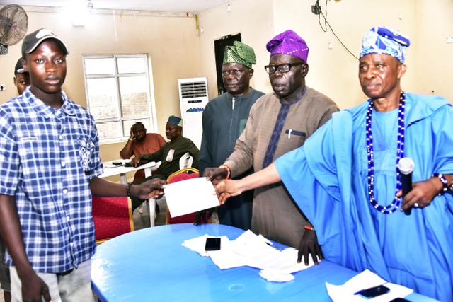 Dangote Granite Mines Awards Bursaries to Students in Ijebu Igbo