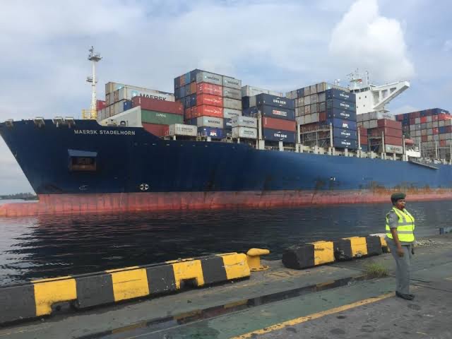 Just In : Vessel goes up in flame around Escravos
