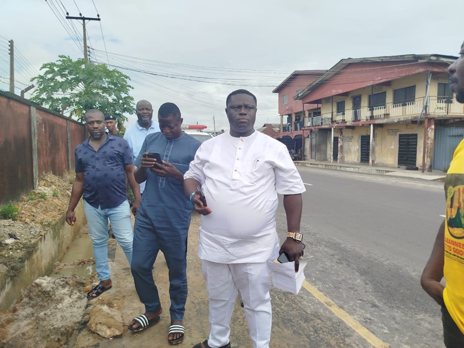 Warri South Chairman orders firm to fix damaged drainage along Upper Erejuwa, Warri