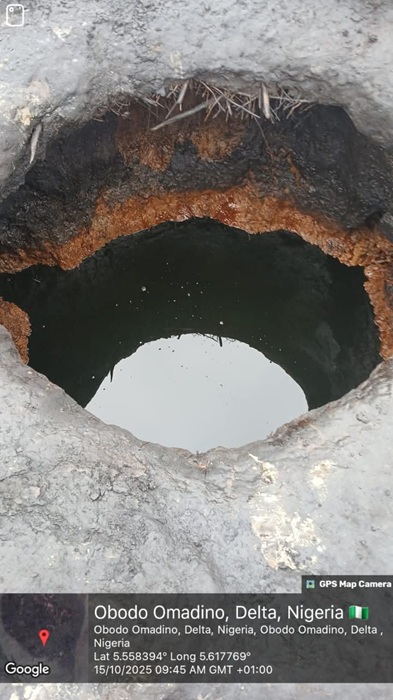 Nigerian Navy deactivates dugout pits, containing stolen crude oil in Obodo-Omadino Creek