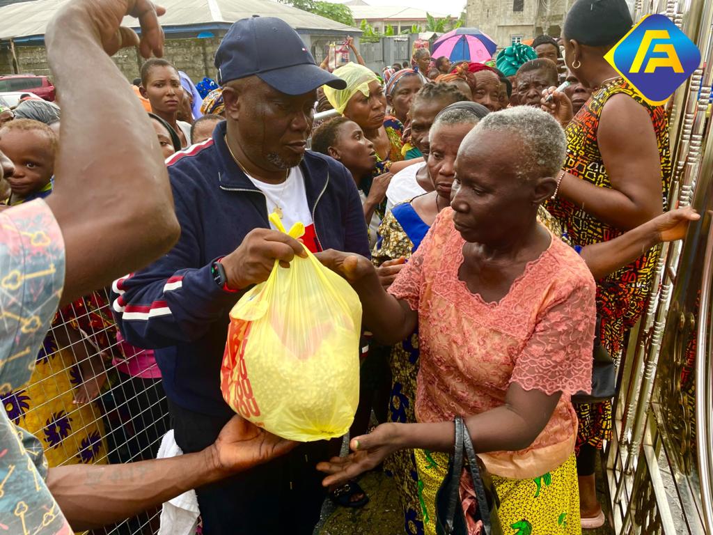 World  Food  Safety Day: Shola Mese Foundation  Donates Food Items To Underprivileged persons