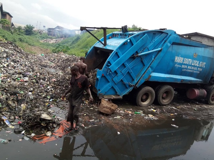 Warri South Council opens up blocked water channel at Igbudu Market, Warri