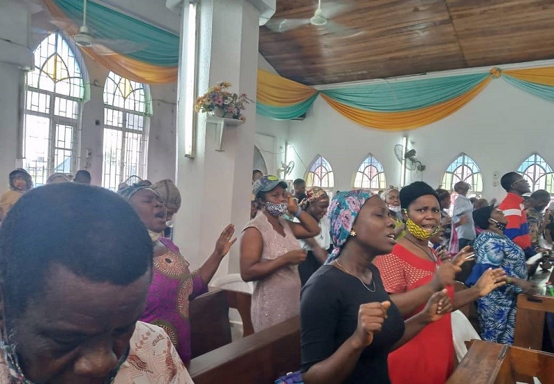 Breaking: Warri South Council COVID - 19 enforcement taskforce invades Anglican Church, decries flouting of COVID - 19 rules