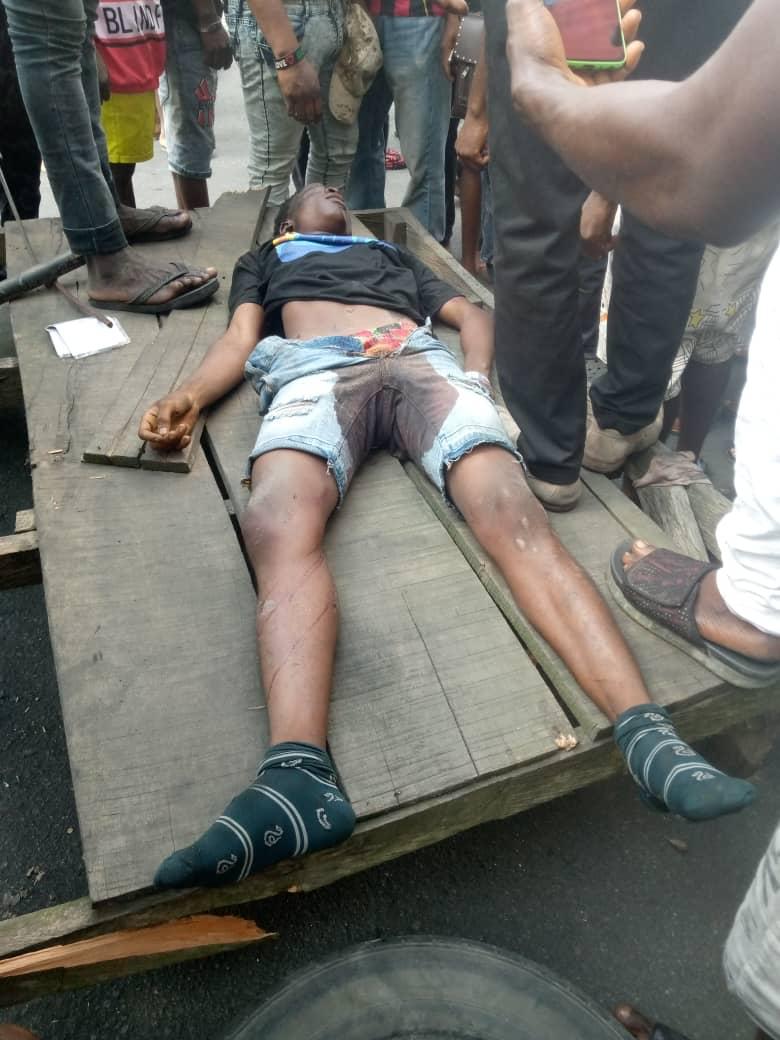 Tension heightens in Delta State as youths prevent soldiers from carrying lifeless body of a youth killed by tanker