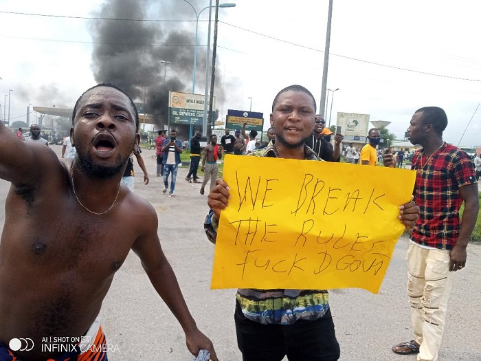#EndSARS#: Protesters chant Buhari Must Go, block access to Warri Port