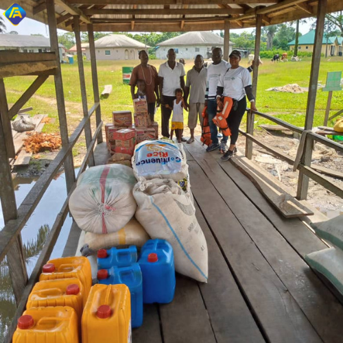 Flood: Royal Iwere Foundation distributes food stuffs to Itsekiri communities in Warri South-West