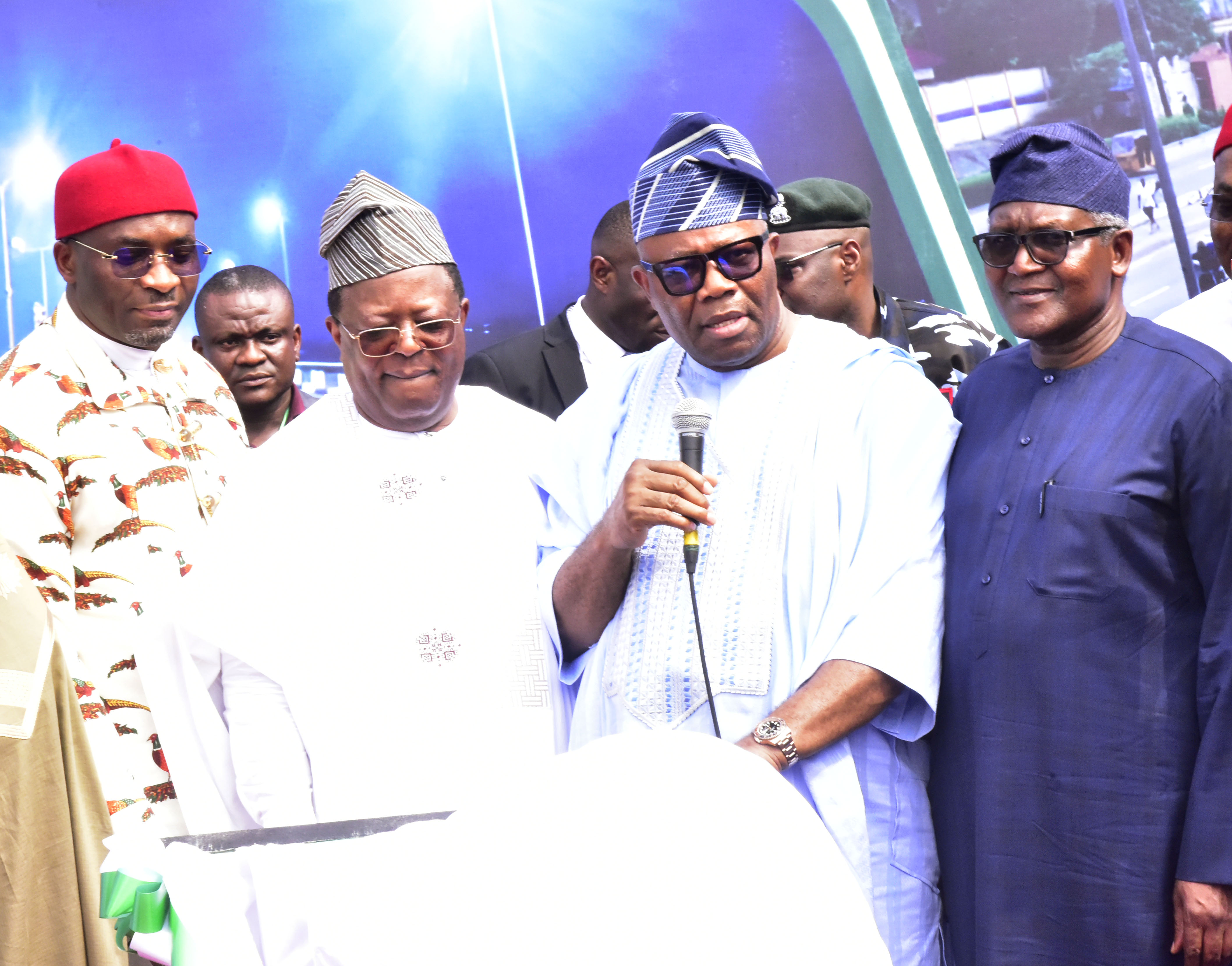 Oworonshoki-Apapa Expressway: Tinubu, Sanwo-Olu, Umahi hail Dangote, HiTech for ‘excellent’ job’