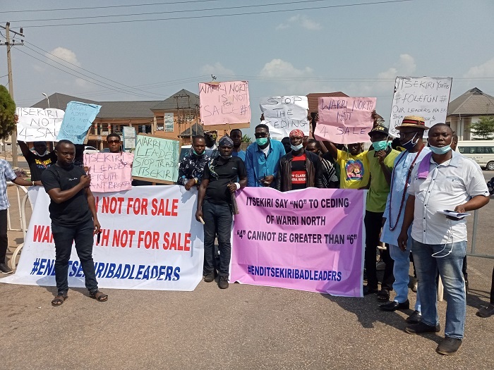 Itsekiri Youths block Delta Government House, demand reversal of ceding of Warri North Chairmanship position to Ijaw