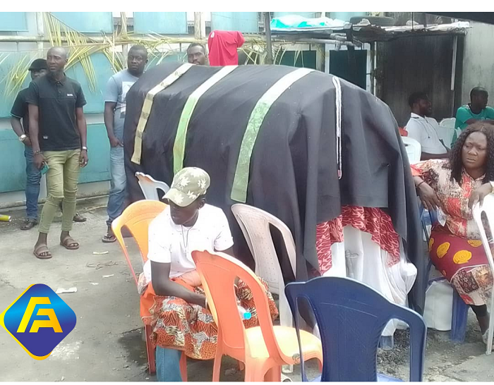 Anxiety in Delta as protesting Itsekiri Indigenes block NUPRC office in Warri with coffin