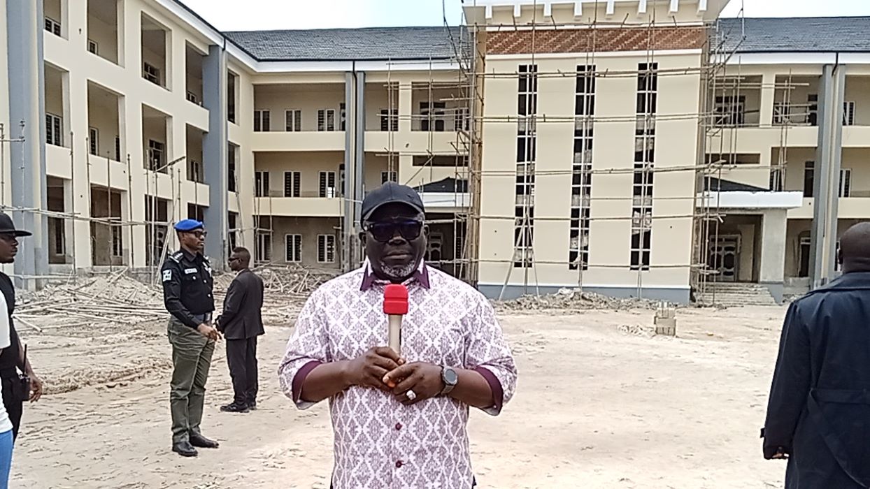 Omadino Technical College: Oborevwori summons contractors as Agbateyiniro schedules meeting to ensure road project passes integrity test