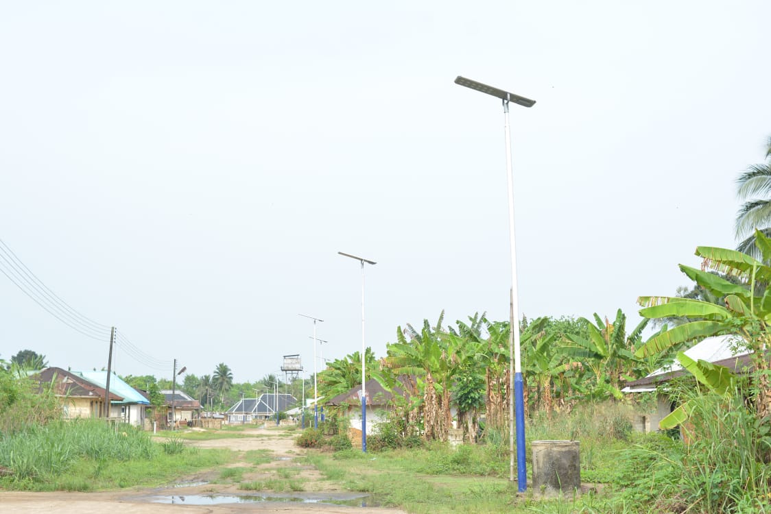 EDP, DESOPADEC commends contractor handling 30  poles solar powered street lights in Sapele LGA