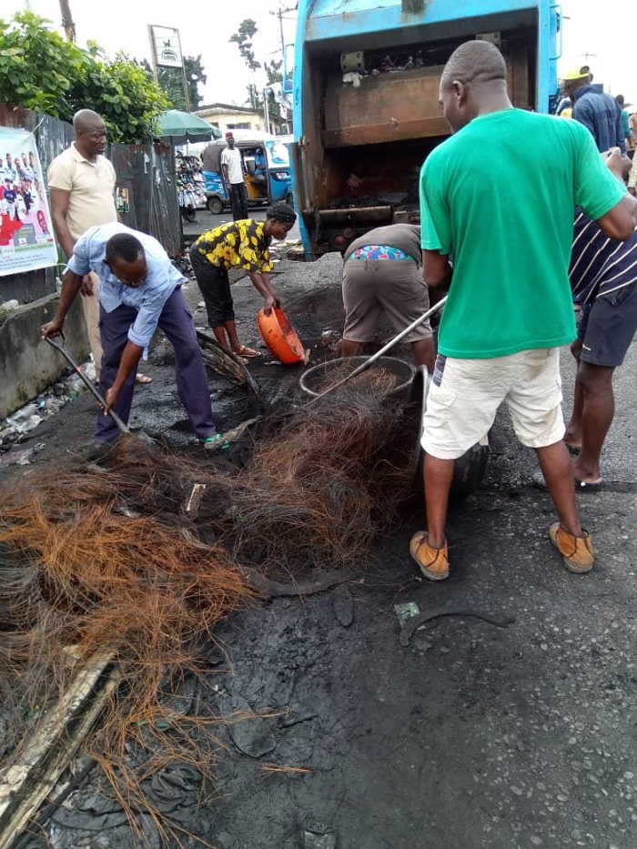 Warri South Council evacuates debris resulting from EndSARS protests