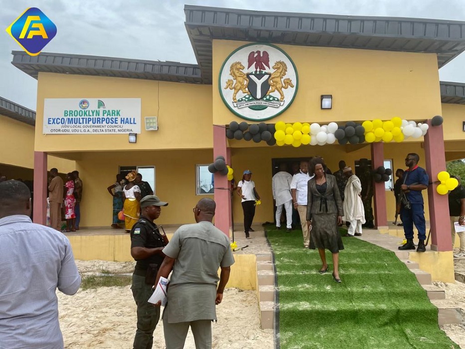 Esiso Commissions Multipurpose Hall In Otor-Udu, Says PDP Will Take Back Udu LGA