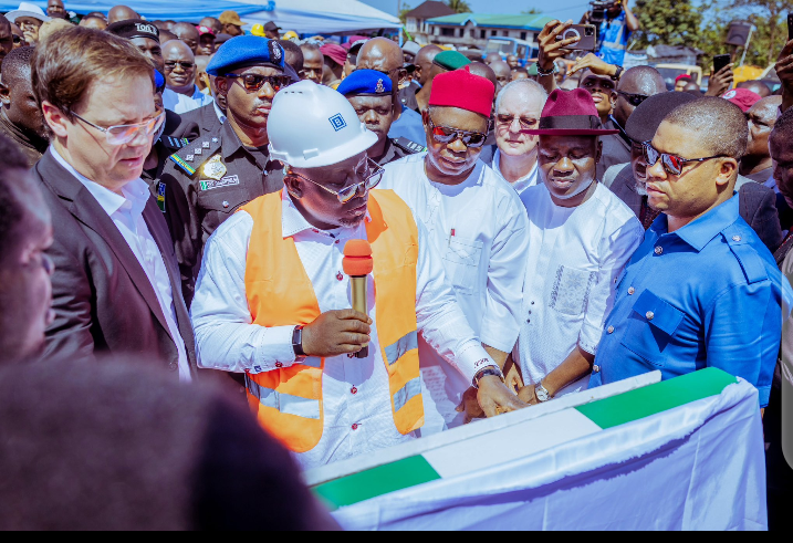 The densely populated Enerhen Junction to Marine Gate, Warri to be bridged with flyover as Oborevwori kicks off multibillion naira projects