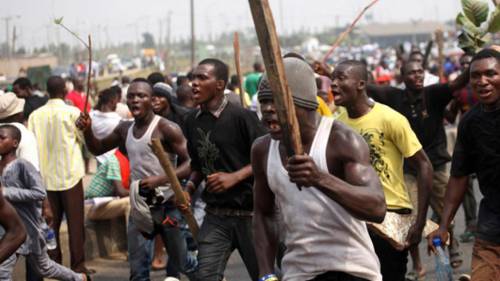 Breaking: Some hospitalized as youths clash in Warri over demands for leadership change