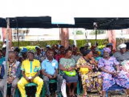 Agbateyiniro consolidates grassroots democracy, revalidates beneficiaries of Sheriff Care Programme